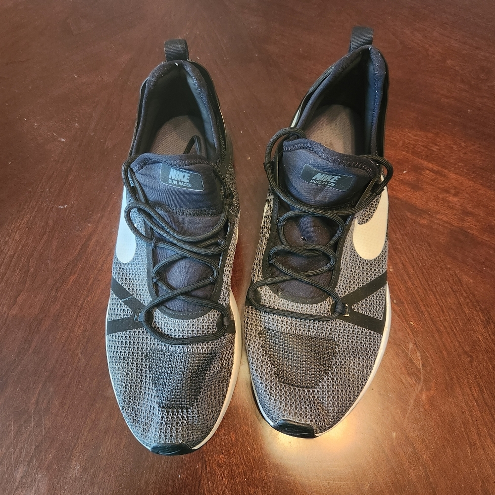 Nike Men's Black and Gray Running Shoes